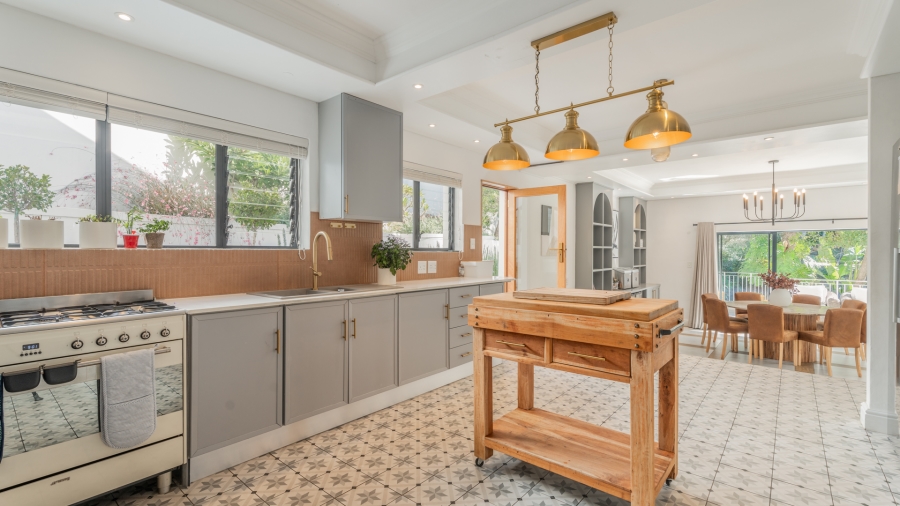 5 Bedroom Property for Sale in Lemoenkloof Western Cape
